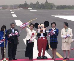 Ogi cuts tape at ceremony for Narita airport's new runway